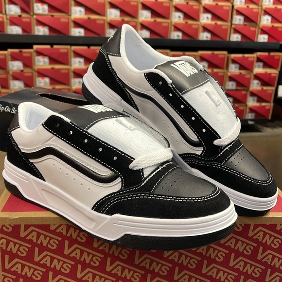 Vans WMNS Hylane
Black/White
VN000D26Y28
Sneakers - Picture 5 of 16